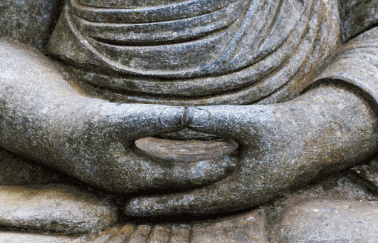 Statue de Bouddha en position de yoga en Thaïlande Symbole de serenite dans la culture thailandaise