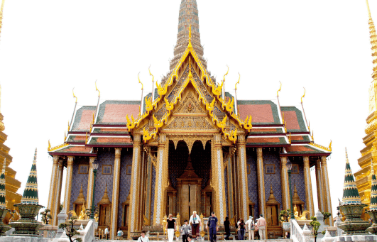 visite d un temple incontournable lors d un sejour a bangkok